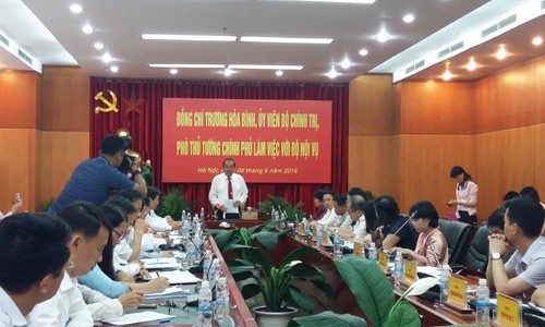 Phó Thủ tướng Trương Hòa Bình làm việc với Bộ Nội vụ - ảnh 1