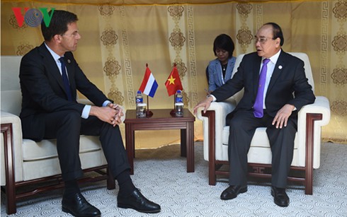 Thủ tướng Nguyễn Xuân Phúc tiếp xúc song phương bên lề Hội nghị Cấp cao ASEM 11  - ảnh 7