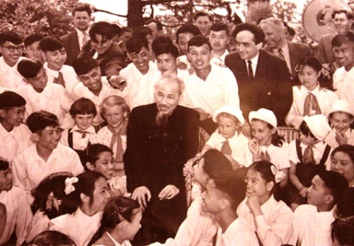  Sưu tầm, tiếp nhận hơn 1.150 tư liệu, hiện vật về Chủ tịch Hồ Chí Minh  - ảnh 1