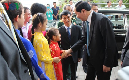 Chủ tịch nước Trần Đại Quang tới Brunei Darussalam, thăm Đại sứ quán Việt Nam - ảnh 2
