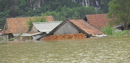 Tình người trong mưa lũ ở Quảng Bình - ảnh 1