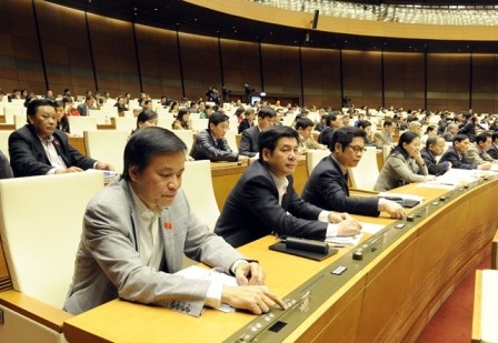 Quốc hội biểu quyết thông qua Nghị quyết về kế hoạch đầu tư công trung hạn - ảnh 1