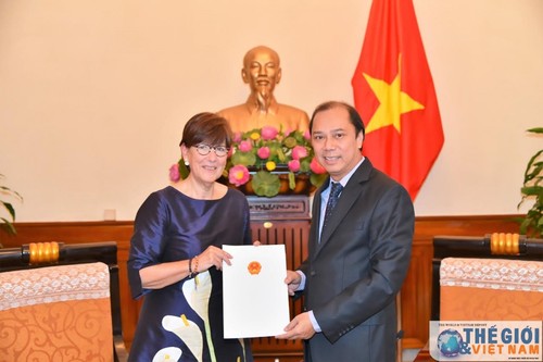 Trao Giấy chấp nhận lãnh sự cho Tổng Lãnh sự Bỉ tại Hà Nội  - ảnh 1