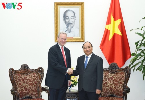 Thủ tướng Nguyễn Xuân Phúc tiếp Chủ tịch điều hành Tập đoàn Alphabet, Hoa Kỳ - ảnh 1