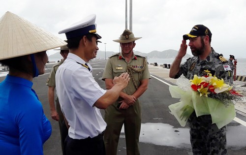 Tàu chiến Hải quân Australia thăm hữu nghị các địa phương ở Việt Nam  - ảnh 1