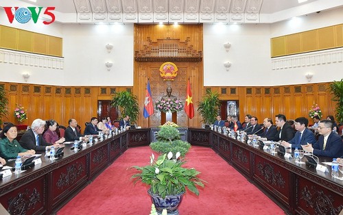 Thủ tướng Nguyễn Xuân Phúc tiếp Chủ tịch Quốc hội Vương quốc Campuchia Samdech Heng Samrin - ảnh 2