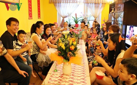 Gia đình với văn hóa Việt ở nước ngoài - ảnh 1