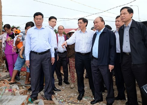 Thủ tướng Nguyễn Xuân Phúc kiểm tra tình hình khắc phục thiệt hại bão Damrey tại Khánh Hòa - ảnh 1