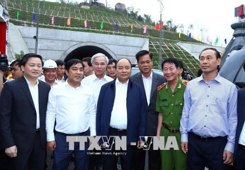 Thủ tướng Nguyễn Xuân Phúc thăm hầm Đèo Cả  - ảnh 1