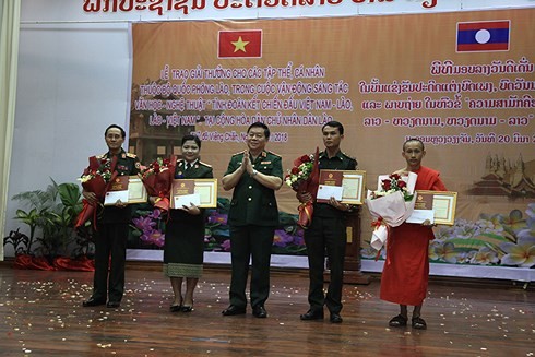 Trao giải thưởng văn học nghệ thuật về “Tình đoàn kết chiến đấu ba nước Việt Nam - Lào - Campuchia”  - ảnh 1