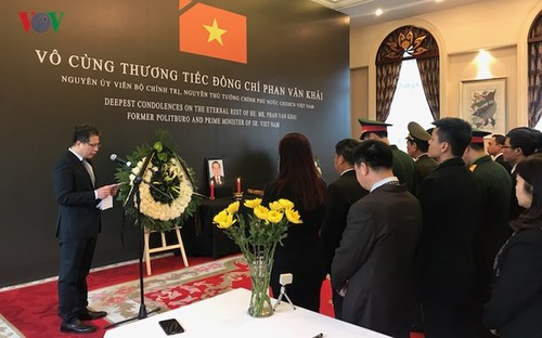 Đoàn đại biểu trong nước và quốc tế viếng nguyên Thủ tướng Phan Văn Khải - ảnh 5