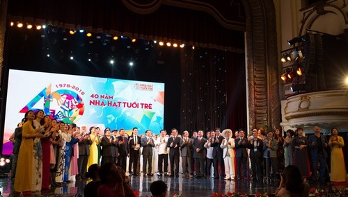 Phó Thủ tướng Vũ Đức Đam dự Lễ kỷ niệm 40 thành lập Nhà hát Tuổi trẻ - ảnh 1