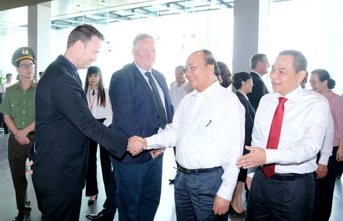 Thủ tướng Nguyễn Xuân Phúc thăm và làm việc tại Tổ hợp nhà máy sản xuất ô tô, xe máy điện VinFast - ảnh 1