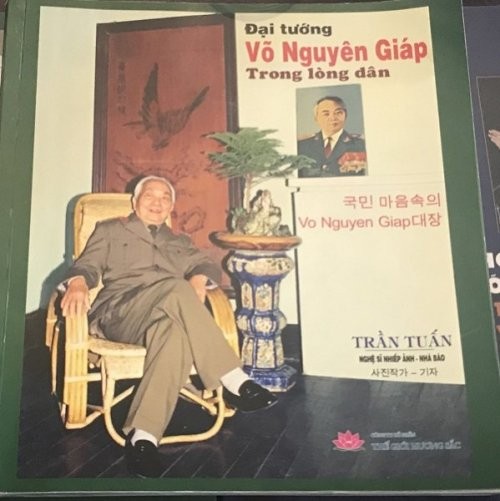 Ra mắt sách ảnh “Đại tướng Võ Nguyên Giáp trong lòng dân” bản song ngữ Việt-Hàn  - ảnh 1