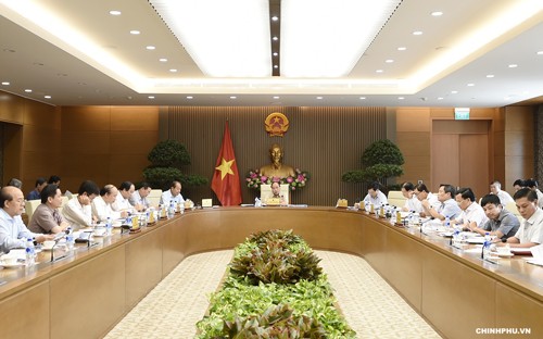 Thủ tướng Nguyễn Xuân Phúc chủ trì họp Thường trực Chính phủ  - ảnh 1
