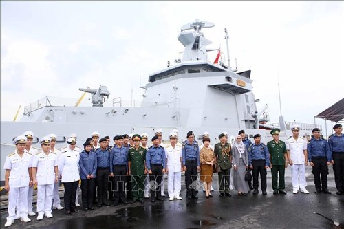 Đoàn sỹ quan, thủy thủ tàu Hải quân Brunei thăm xã giao thành phố Đà Nẵng - ảnh 1