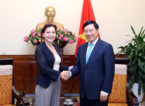 Phó Thủ tướng, Bộ trưởng Ngoại giao Phạm Bình Minh tiếp Đại sứ Italy chào từ biệt - ảnh 1