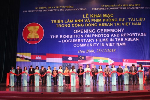 Triển lãm Ảnh và Phim Phóng sự- tài liệu trong cộng đồng ASEAN - ảnh 1