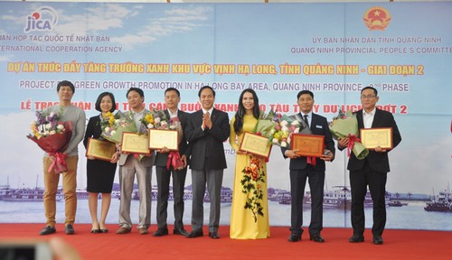 Quảng Ninh: Thêm 34 tàu du lịch trên Vịnh Hạ Long được trao chứng nhận và logo “Cánh buồm xanh”  - ảnh 1