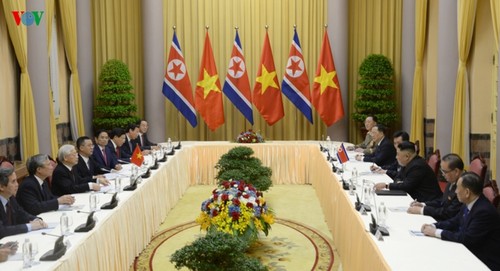 Tổng Bí thư, Chủ tịch nước Nguyễn Phú Trọng đón, hội đàm với Chủ tịch Triều Tiên Kim Jong-un - ảnh 2