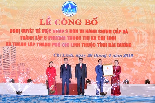 Chủ tịch Quốc hội dự lễ công bố Nghị quyết thành lập thành phố Chí Linh, tỉnh Hải Dương - ảnh 1