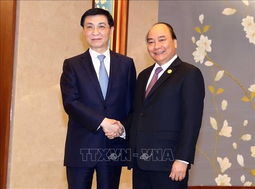 Thủ tướng Nguyễn Xuân Phúc hội kiến với  Bí thư Ban Bí thư Trung ương Đảng Cộng sản Trung Quốc Vương Hộ Ninh - ảnh 1