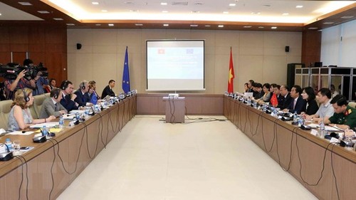 Việt Nam và EU tăng cường quan hệ đối tác và hợp tác toàn diện  - ảnh 1