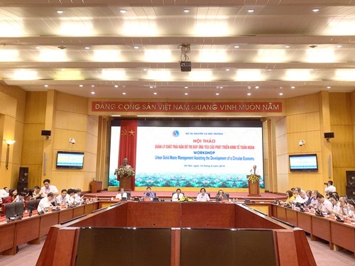 Việt Nam học hỏi quốc tế để quản lý chất thải rắn - ảnh 1