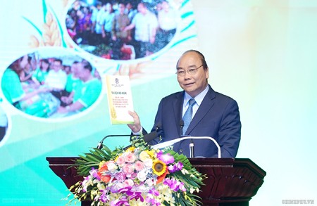 Thủ tướng Nguyễn Xuân Phúc dự Hội nghị tổng kết 10 năm xây dựng nông thôn mới của Hà Nội - ảnh 1