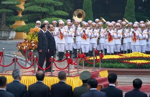  Hai Thủ tướng Việt Nam và Campuchia chứng kiến lễ ký 07 văn kiện hợp tác - ảnh 1