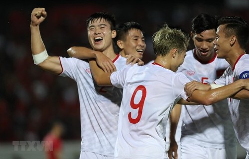 Bóng đá Việt Nam trở lại top 15 châu Á trên bảng xếp hạng FIFA - ảnh 1