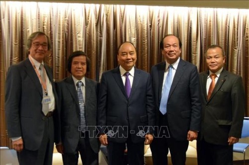 Thủ tướng Nguyễn Xuân Phúc tiếp Tổng Thư ký LDP và gặp đại diện cộng đồng trí thức Việt Nam tại Nhật Bản - ảnh 2