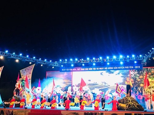 Khai mạc Ngày hội Văn hóa, thể thao các dân tộc và Ngày hội nông sản huyện Phù Yên năm 2019 - ảnh 1