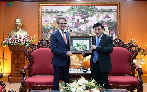 Tân Đại sứ Liên minh châu Âu (EU) Aliberti thăm Đài Tiếng nói Việt Nam - ảnh 2