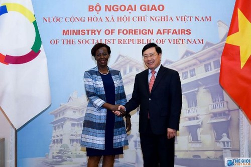 Phó Thủ tướng, Bộ trưởng Ngoại giao Phạm Bình Minh hội đàm với Tổng Thư ký Pháp ngữ Louise Mushikiwabo - ảnh 1