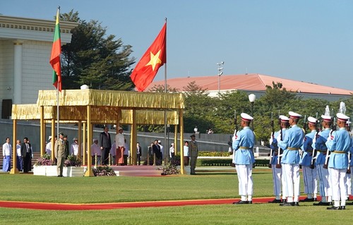 Thủ tướng Nguyễn Xuân Phúc hội kiến Tổng thống Myanamar - ảnh 1