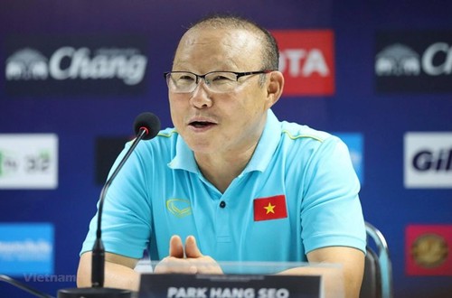 Huấn luyện viên Park Hang Seo chúc tết cổ động viên Việt Nam - ảnh 1