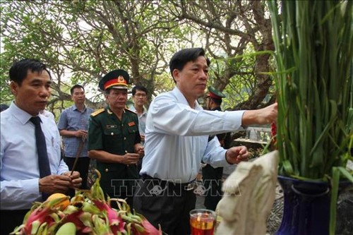 Truy điệu, an táng hài cốt liệt sĩ quân tình nguyện và chuyên gia Việt Nam hy sinh tại Lào  - ảnh 1