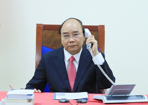 Thủ tướng Nguyễn Xuân Phúc điện đàm với Thủ tướng Singapore Lý Hiển Long - ảnh 1