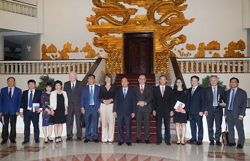 Thủ tướng Nguyễn Xuân Phúc tiếp các Đại sứ Hà Lan, Bỉ và các nhà đầu tư châu Âu - ảnh 3