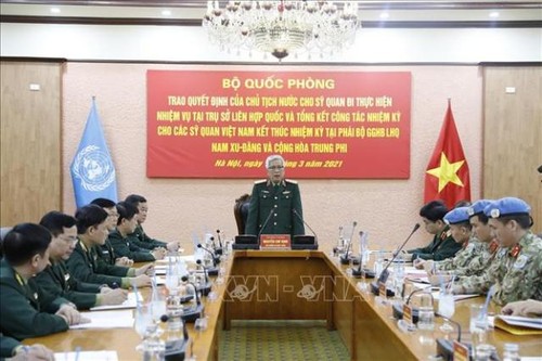 Trao quyết định cho sĩ quan Việt Nam đi thực hiện nhiệm vụ tại Trụ sở Liên hợp quốc - ảnh 1