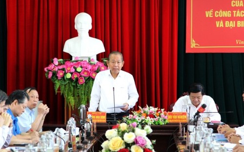 Phó Thủ tướng Trương Hòa Bình kiểm tra công tác bầu cử tại Vĩnh Long - ảnh 1