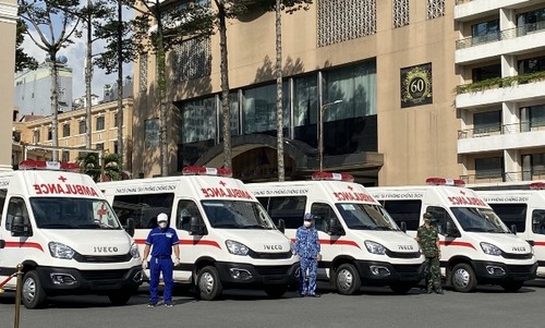 TP.HCM tiếp nhận 30 xe cứu thương đặc chủng và 25 xe tiêm vaccine cơ động - ảnh 1