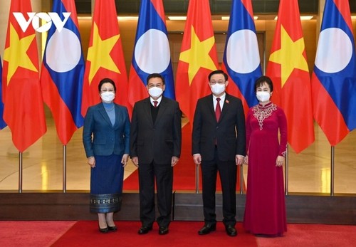 Chủ tịch Quốc hội hai nước Việt Nam, Lào tiến hành hội đàm - ảnh 1