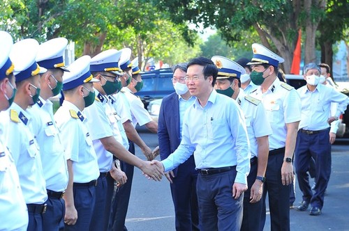 Thường trực ban Bí thư Võ Văn Thưởng thăm và chúc Tết các đơn vị Hải quân tại căn cứ Cam Ranh - ảnh 1