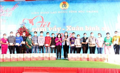 Phó Chủ tịch nước Võ Thị Ánh Xuân dự Tết sum vầy với công nhân, người lao động tại Sóc Trăng - ảnh 1