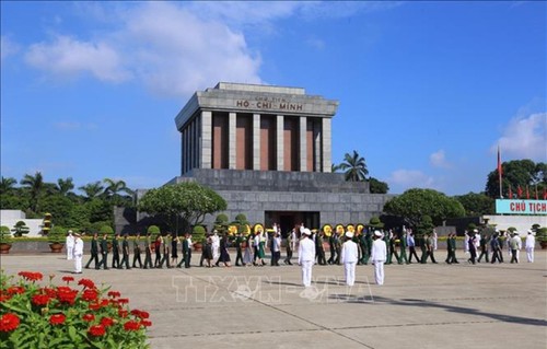Tổ chức lễ viếng Chủ tịch Hồ Chí Minh vào ngày 29 Tết - ảnh 1