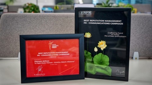 Vietnam Airlines nhận giải thưởng VNPR Awards 2021 cho chiến dịch truyền thông đường bay Mỹ - ảnh 1