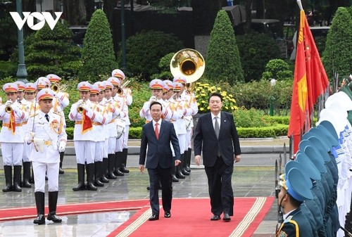 Chủ tịch nước Võ Văn Thưởng chủ trì lễ đón trọng thể Tổng thống Hàn Quốc - ảnh 1