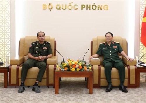 Tăng cường hợp tác quốc phòng Việt Nam - Campuchia - ảnh 1